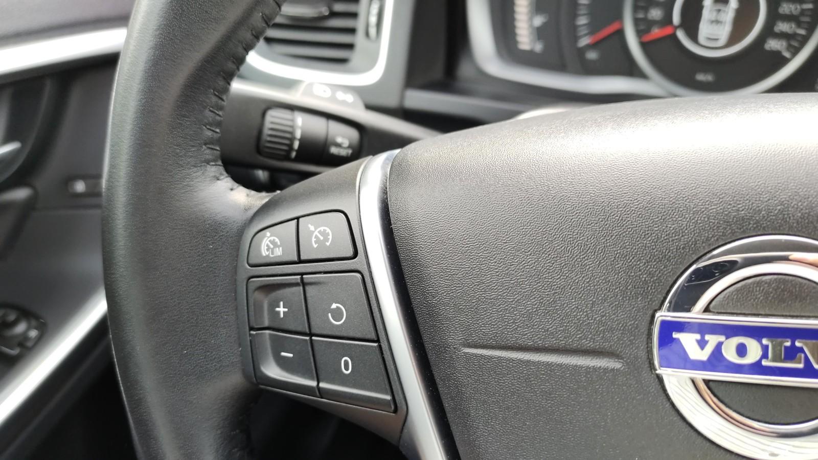 Salon PL FV23% D4 Drive-E Dynamic Edition 190KM Niski Przebieg 16