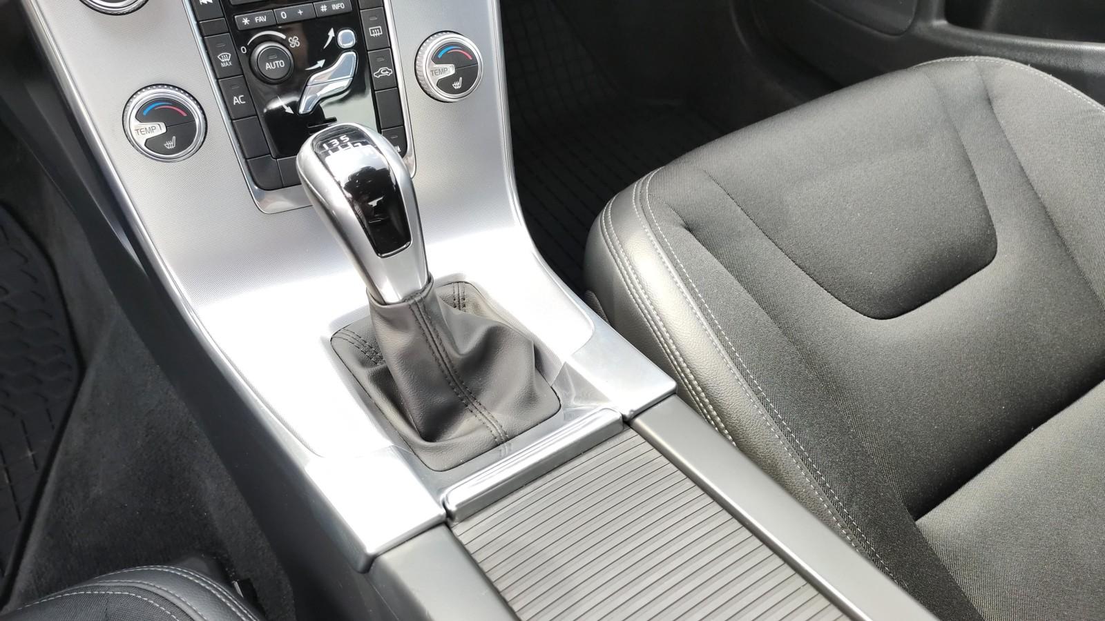 Salon PL FV23% D4 Drive-E Dynamic Edition 190KM Niski Przebieg 18