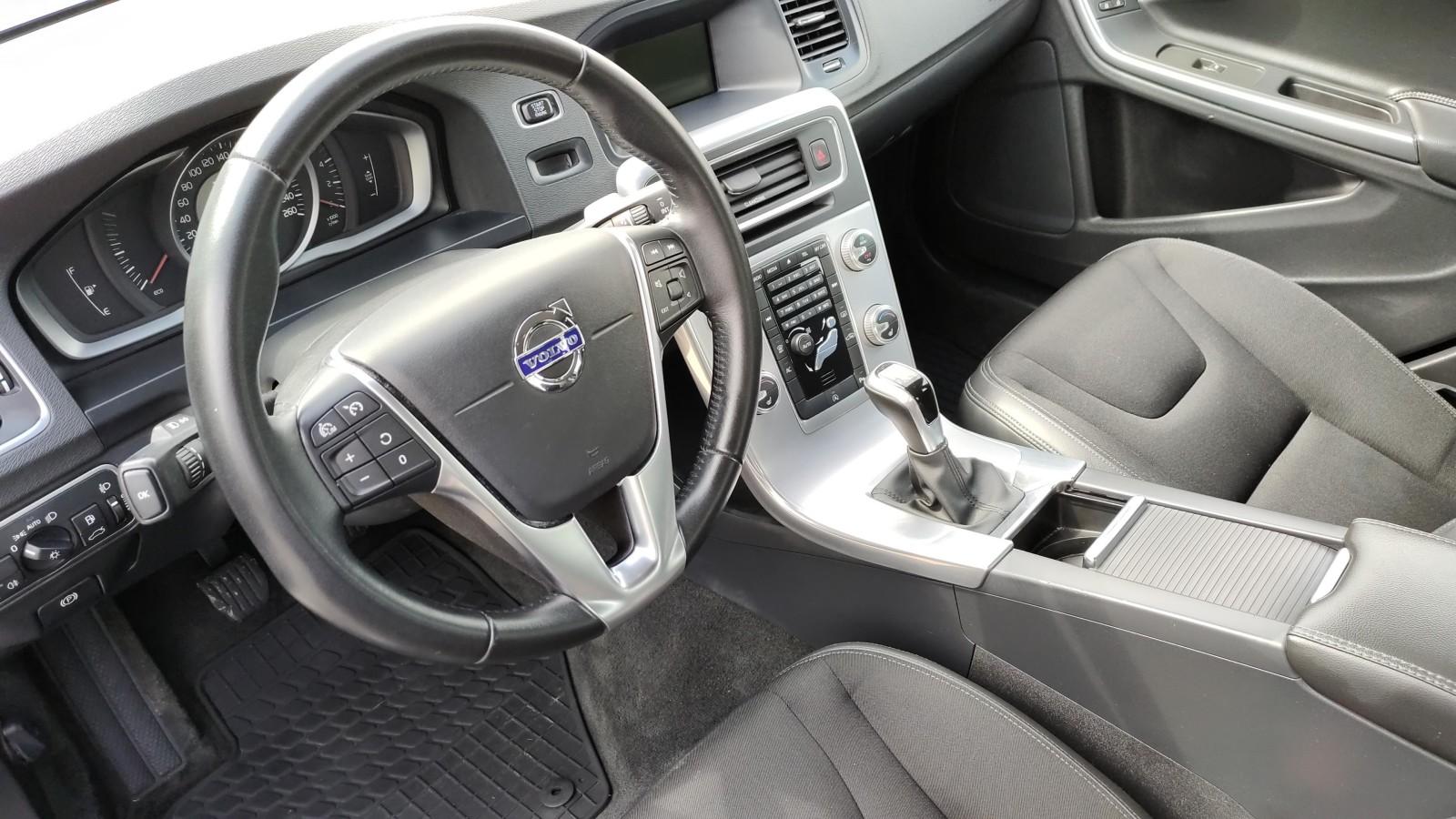 Salon PL FV23% D4 Drive-E Dynamic Edition 190KM Niski Przebieg 8