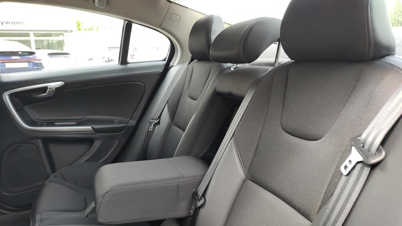 Salon PL FV23% D4 Drive-E Dynamic Edition 190KM Niski Przebieg 22