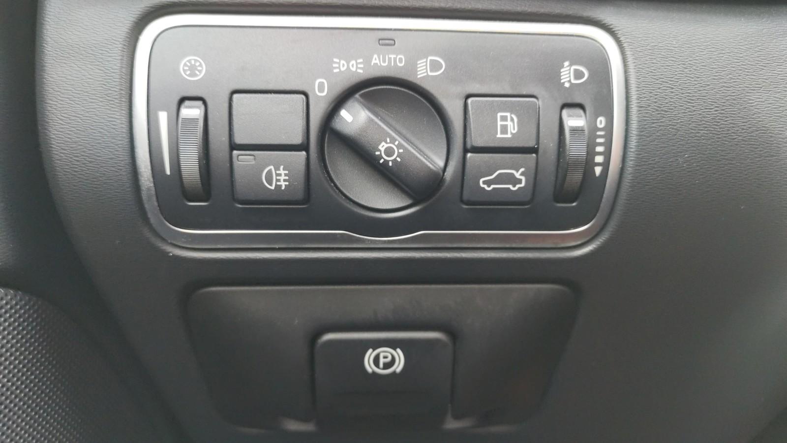 Salon PL FV23% D4 Drive-E Dynamic Edition 190KM Niski Przebieg 10