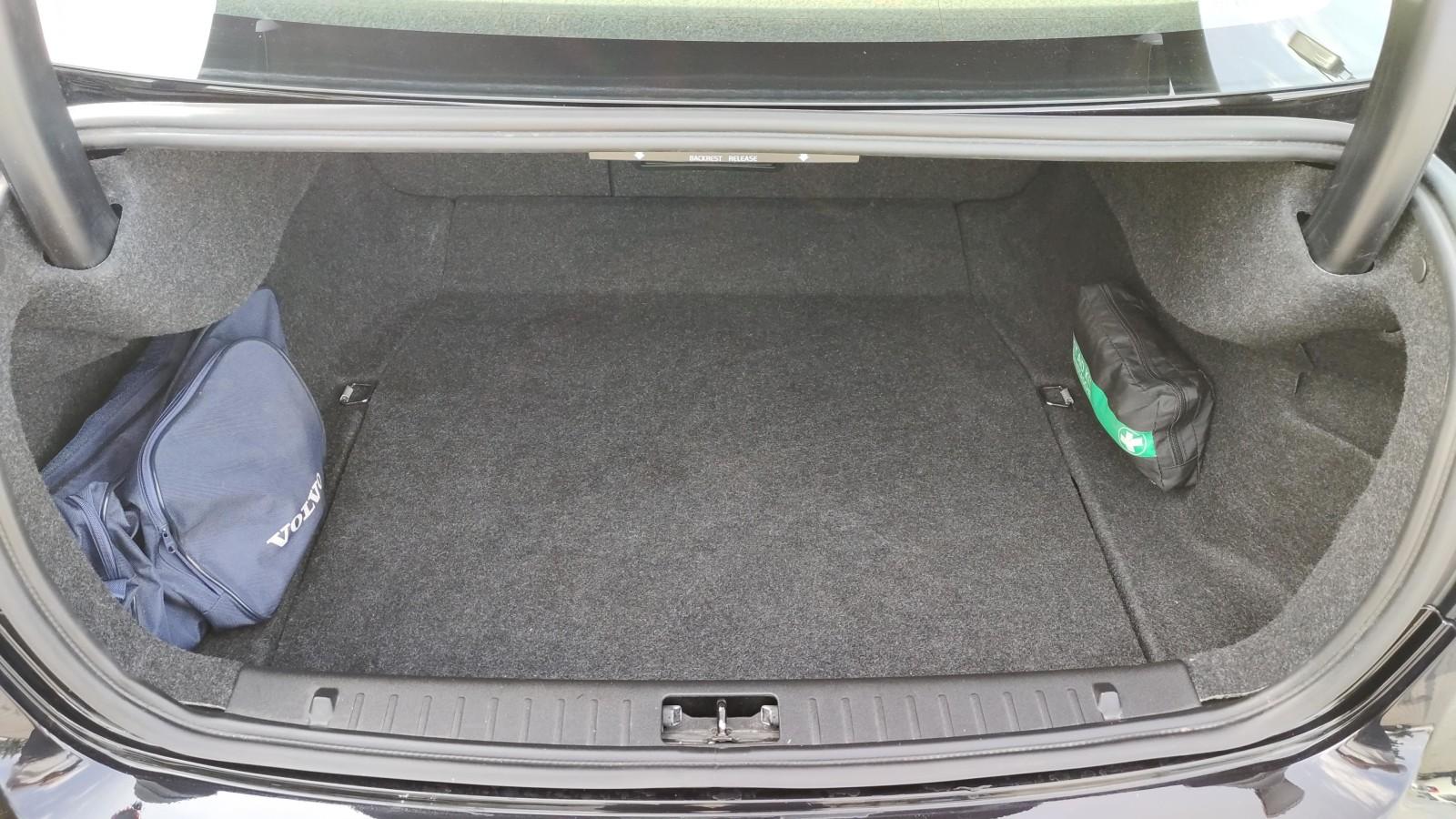 Salon PL FV23% D4 Drive-E Dynamic Edition 190KM Niski Przebieg 26