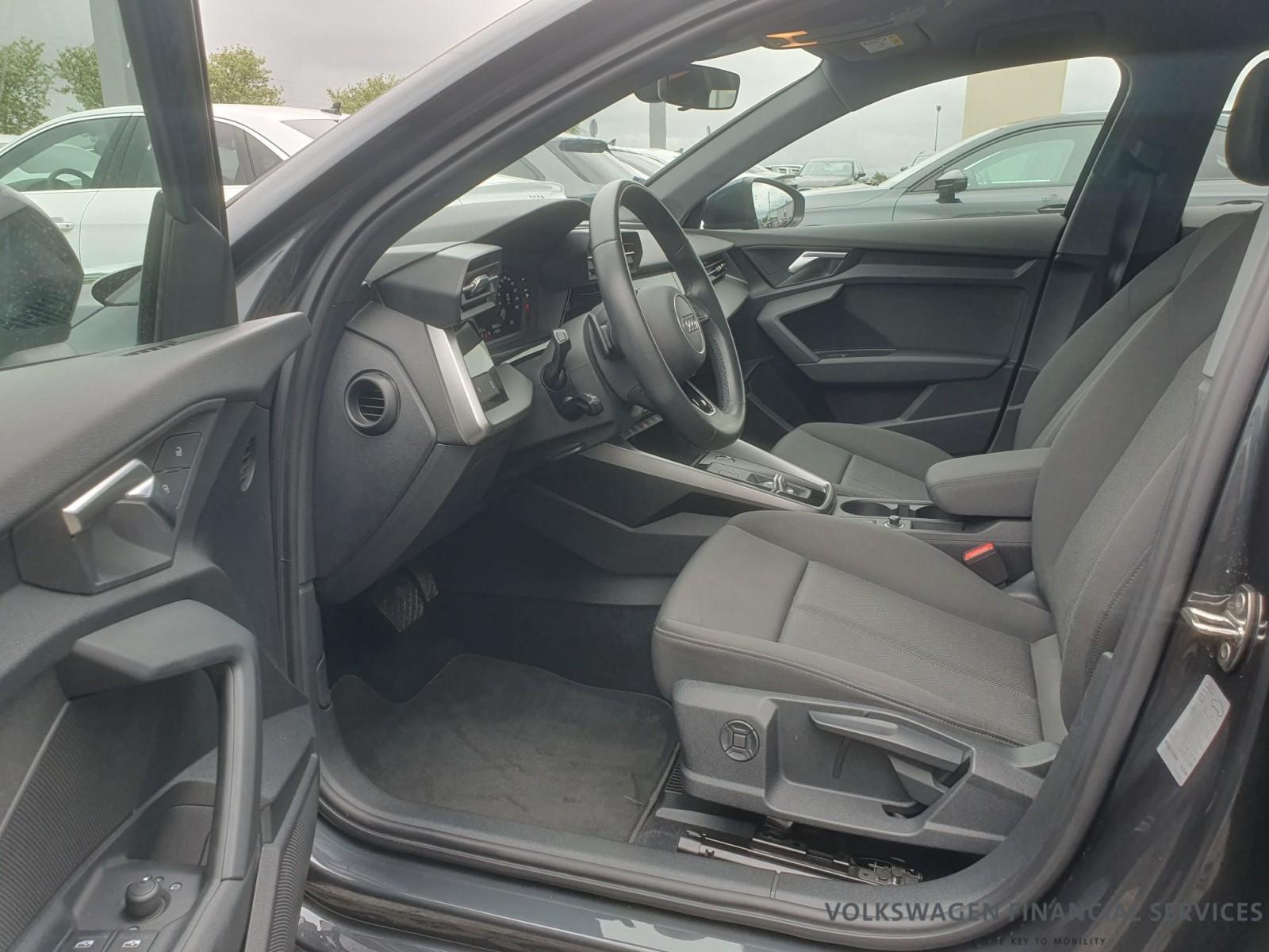Audi A3 30 TFSI mHEV S tronic 11