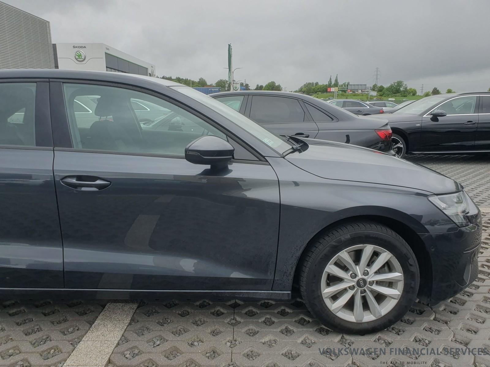 Audi A3 30 TFSI mHEV S tronic 3