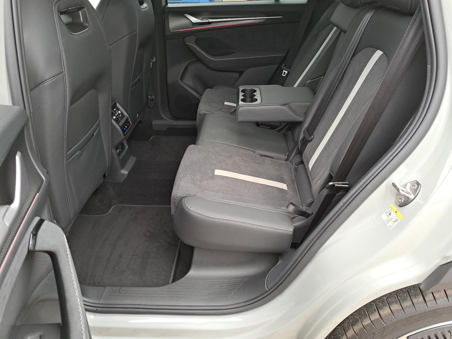 2.0TDI 193KM Sportline 4x4 Systemy Pakiety Hak SalonPL FV23 14