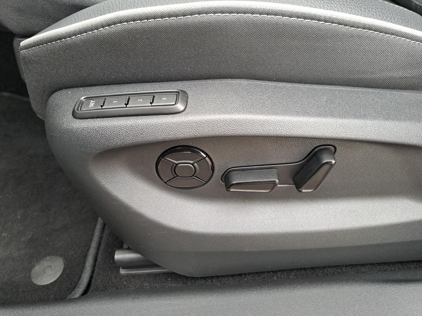 2.0TDI 193KM Sportline 4x4 Systemy Pakiety Hak SalonPL FV23 13