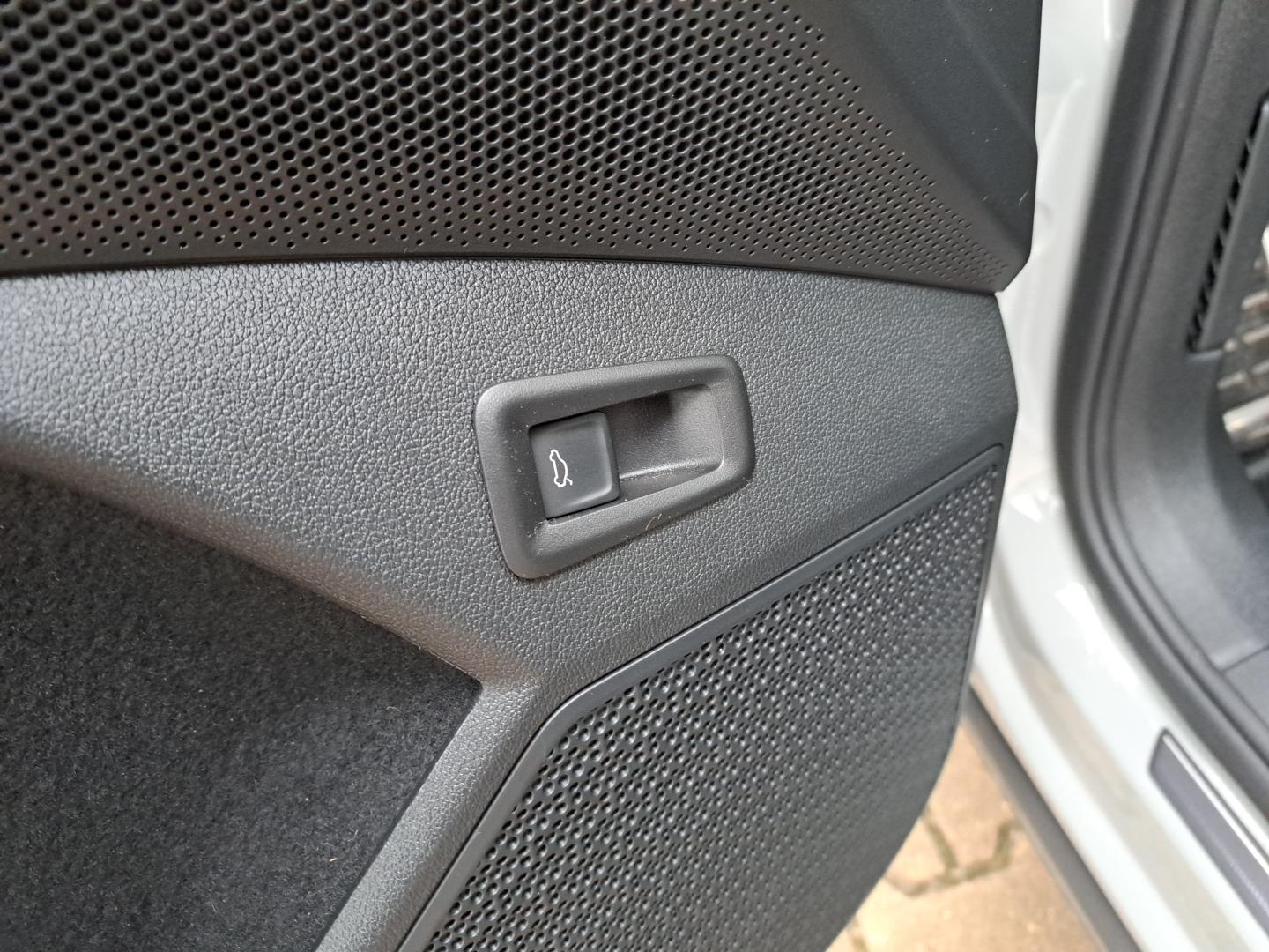 2.0TDI 193KM Sportline 4x4 Systemy Pakiety Hak SalonPL FV23 25