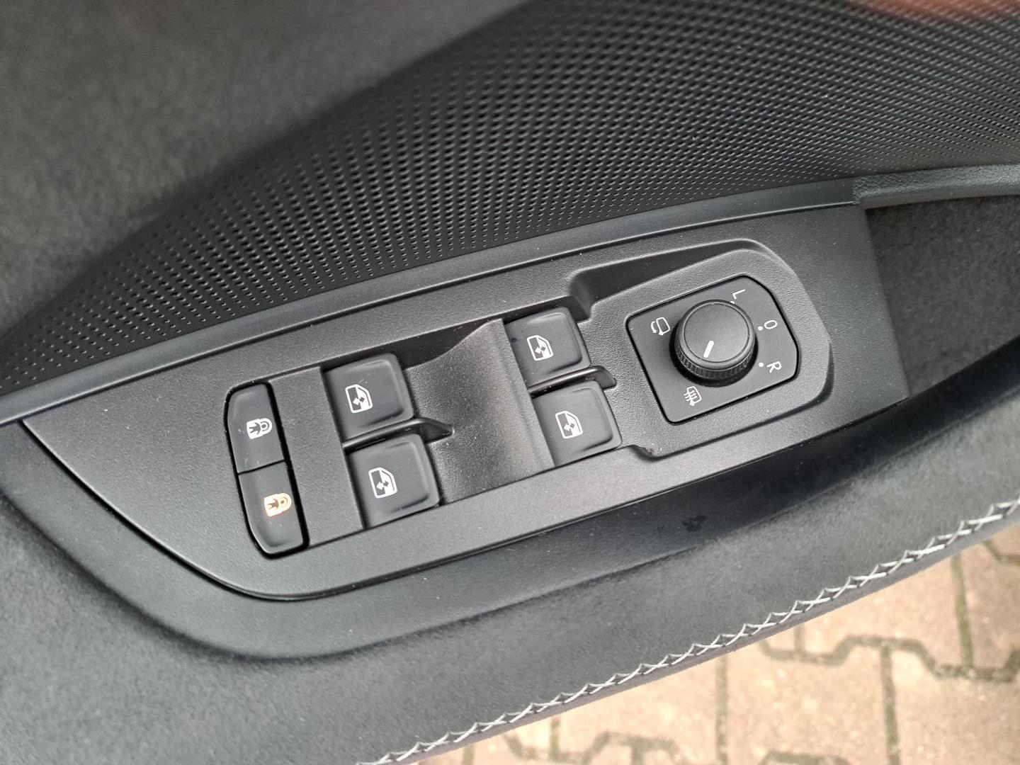 2.0TDI 193KM Sportline 4x4 Systemy Pakiety Hak SalonPL FV23 24