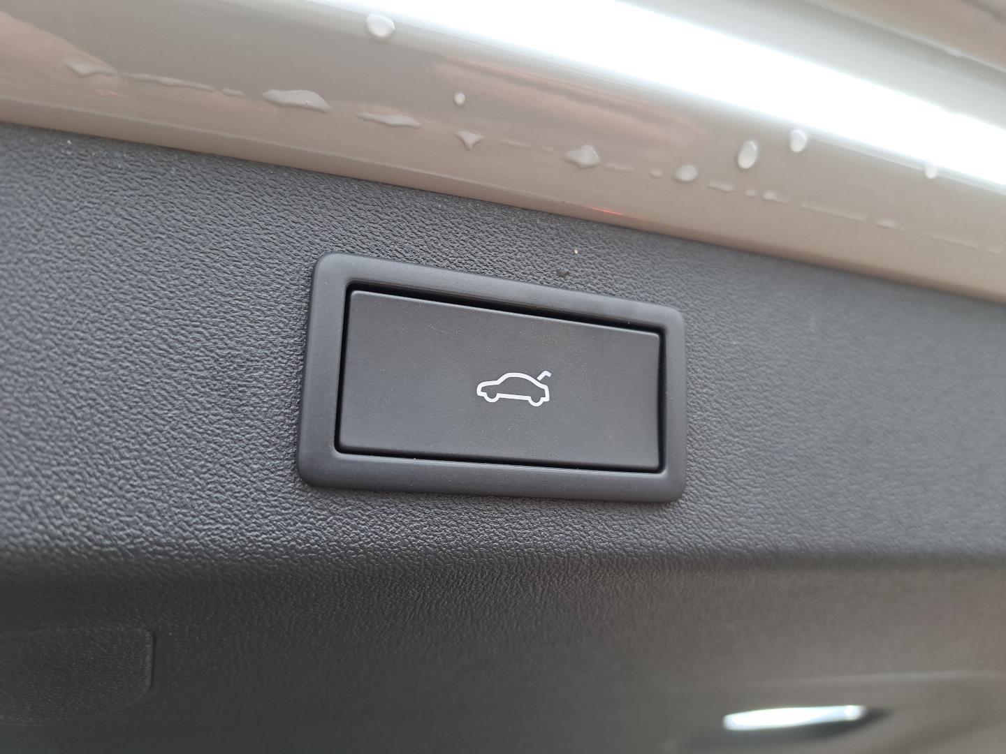 2.0TDI 193KM Sportline 4x4 Systemy Pakiety Hak SalonPL FV23 37