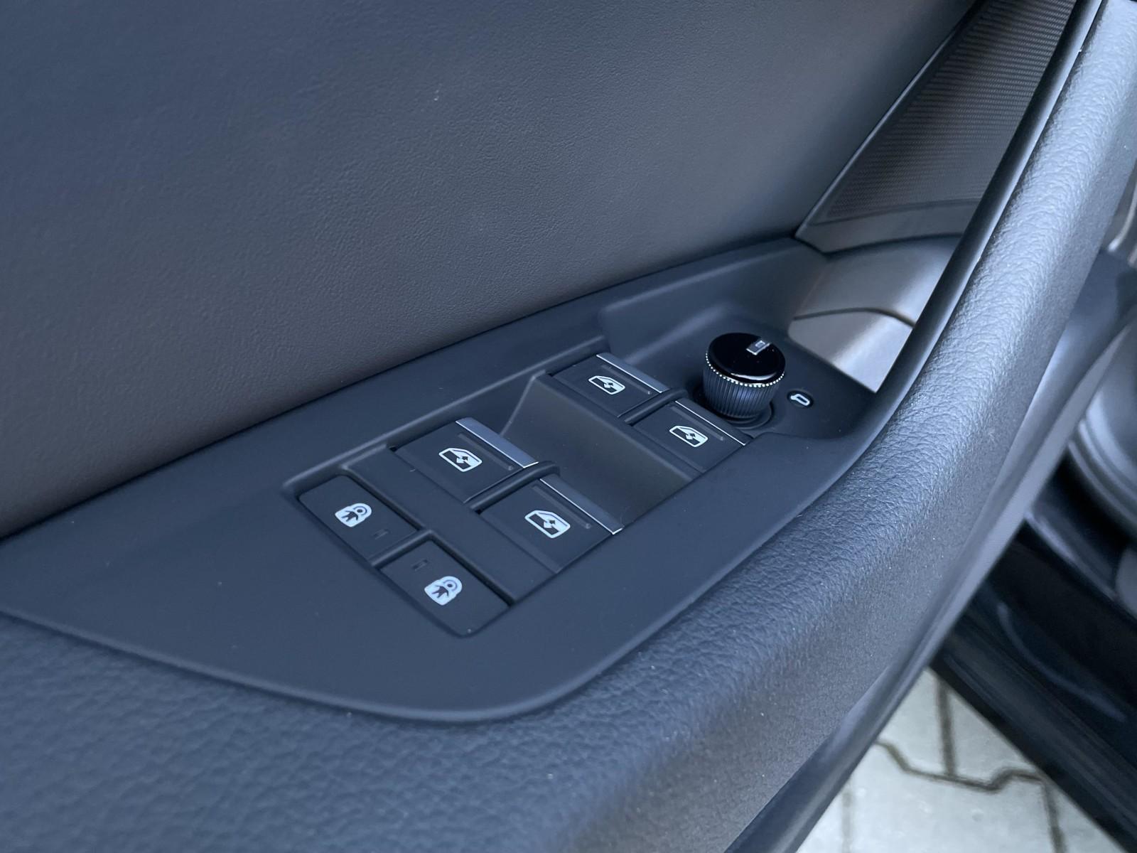 Quattro, CarPlay & Android Auto, Kamera 360, Matrix LED 9