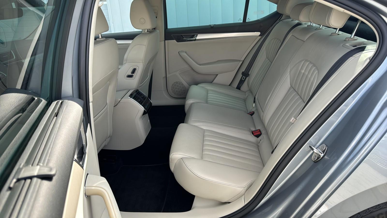 2.0 TSI 190 KM_Laurin & Klement_APP_kAMERA 360_Panorama_LED_Park Assistant 12