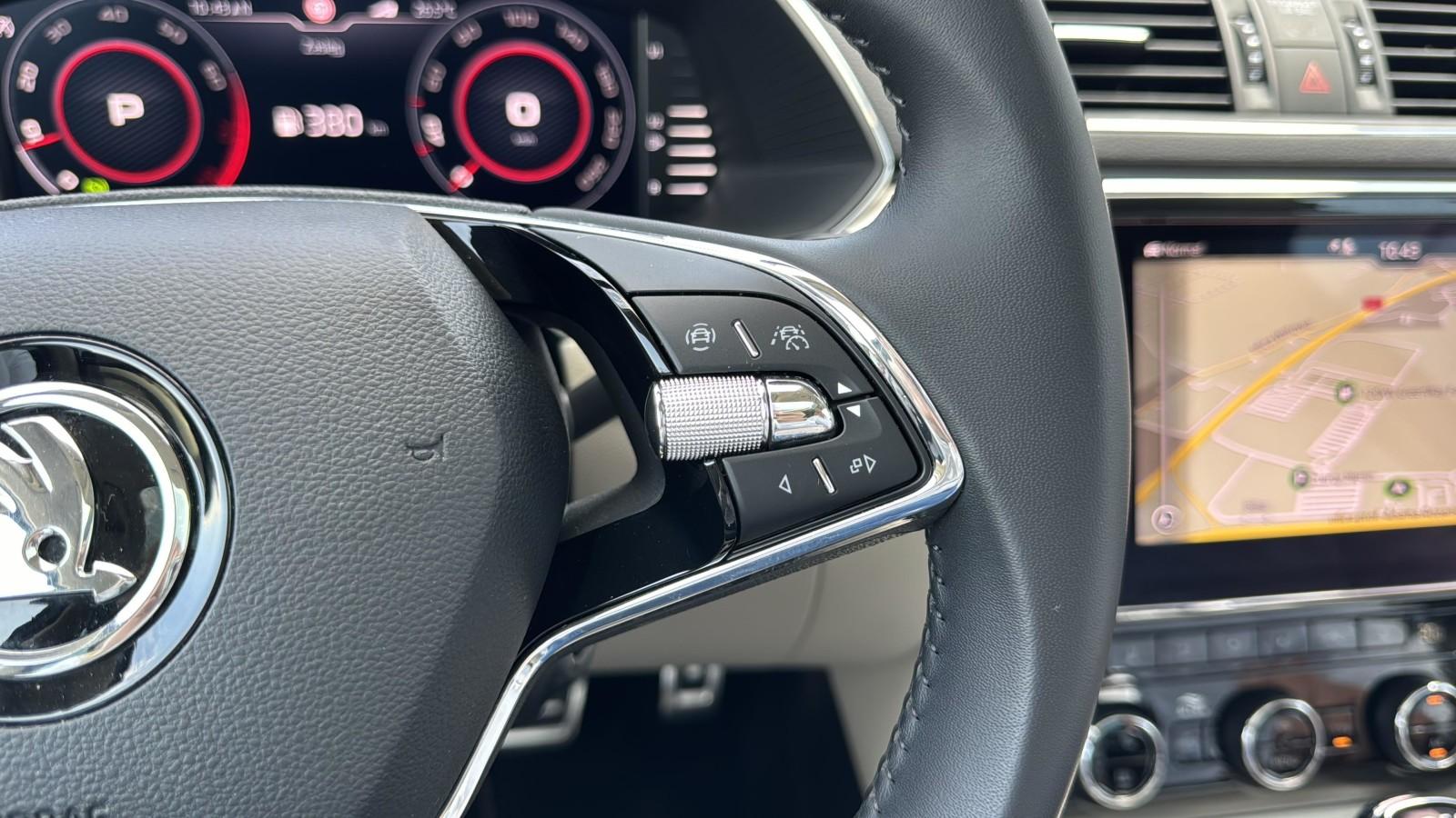 2.0 TSI 190 KM_Laurin & Klement_APP_kAMERA 360_Panorama_LED_Park Assistant 17