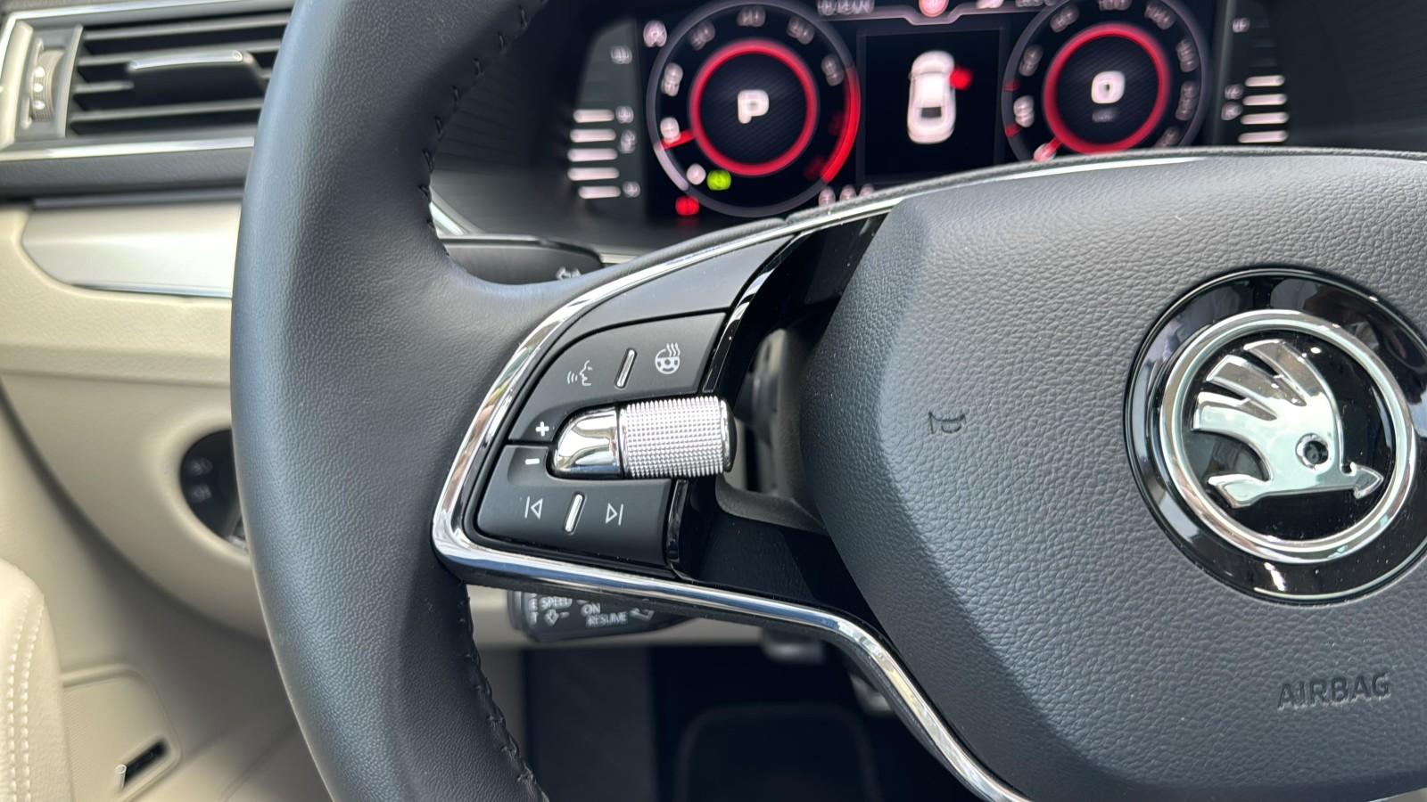 2.0 TSI 190 KM_Laurin & Klement_APP_kAMERA 360_Panorama_LED_Park Assistant 16