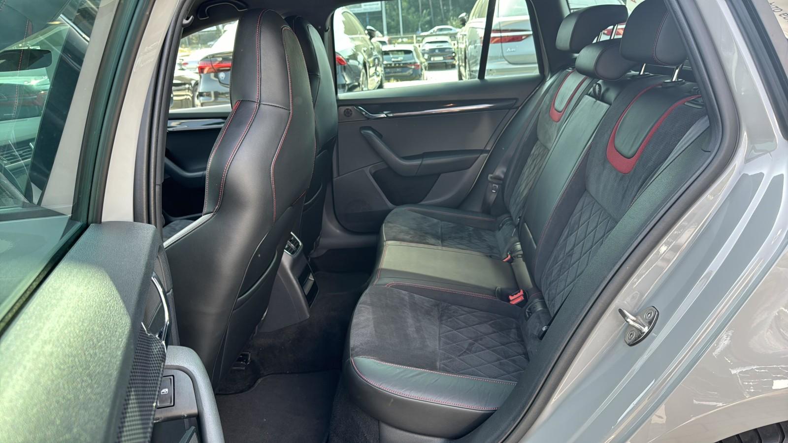 Octavia Combi 2.0 TDI 4x4 DSG RS 10