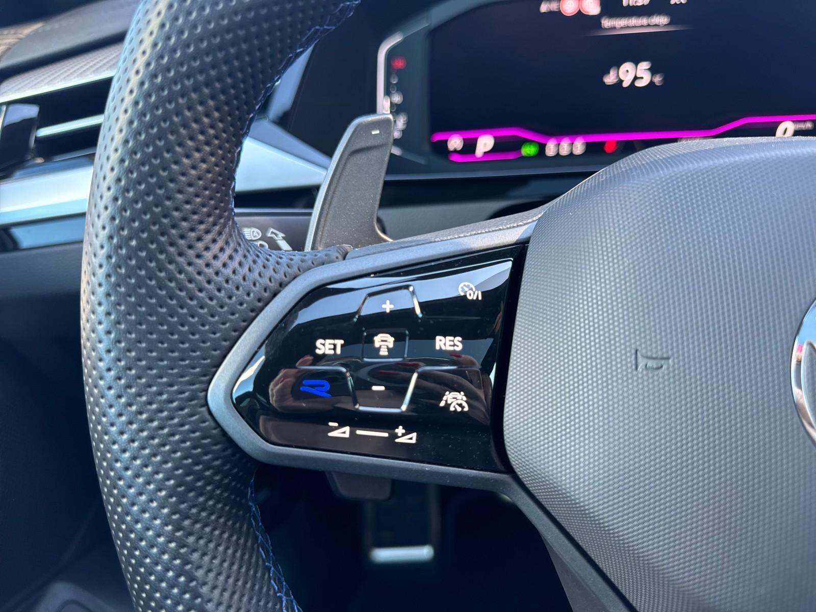 2.0 TSI 320 KM_„R”_4Motion_Panorama_Keyless_Kamera 360_LED High 17