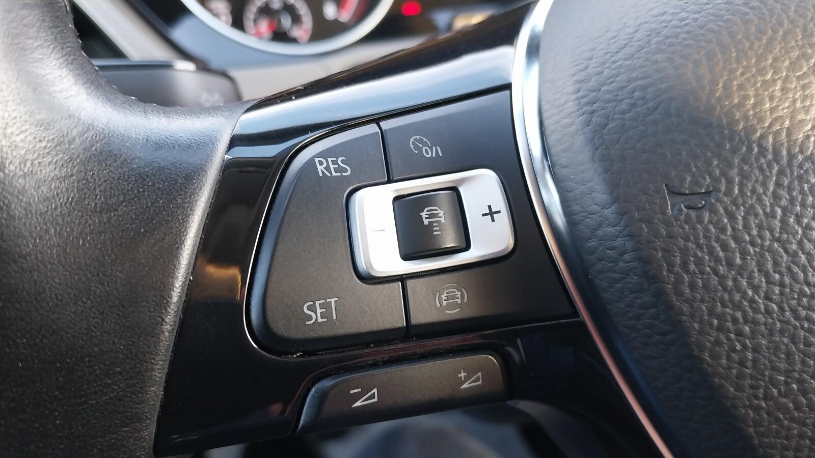 Volkswagen Touran 1.5 TSI 150KM Czujniki parkowania Salon PL Led 15