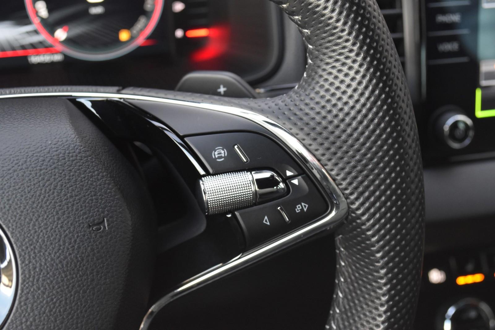 Salon PL 1.5 TSI 150KM Sportline Podgrz.Szyba Fotele Kessy Kamera ACC 29
