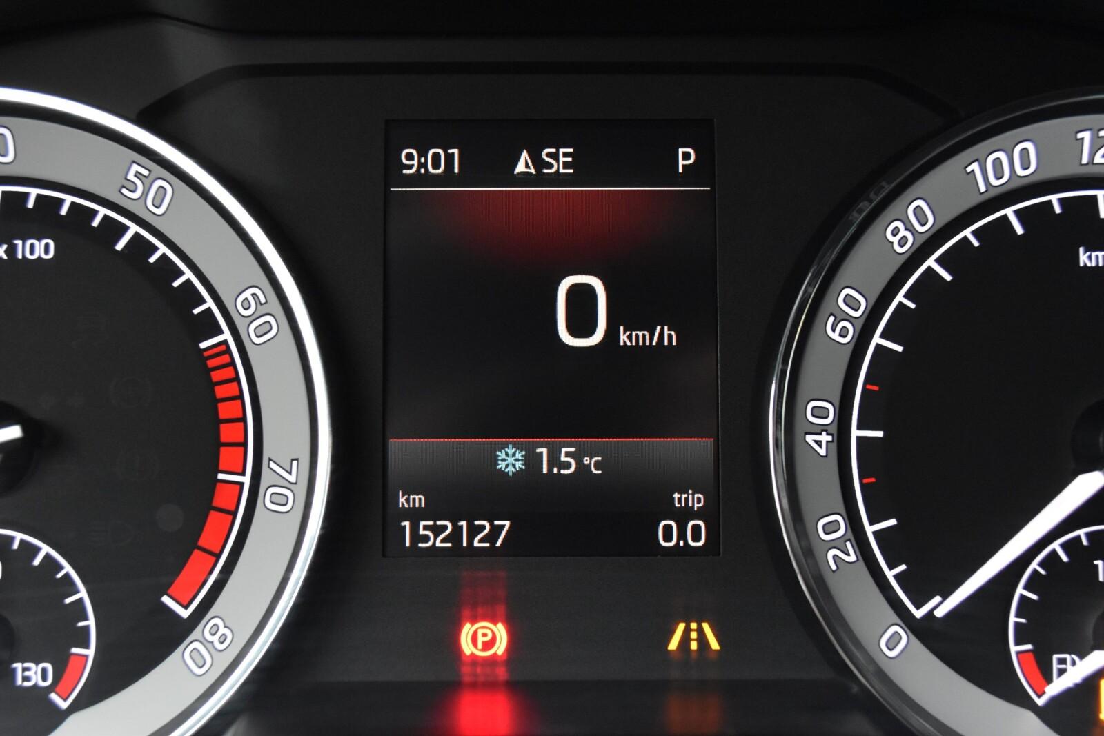 SalonPL 272KM Sportline 4x4 DSG Canton Kessy ACC DCC 19" Navi 26
