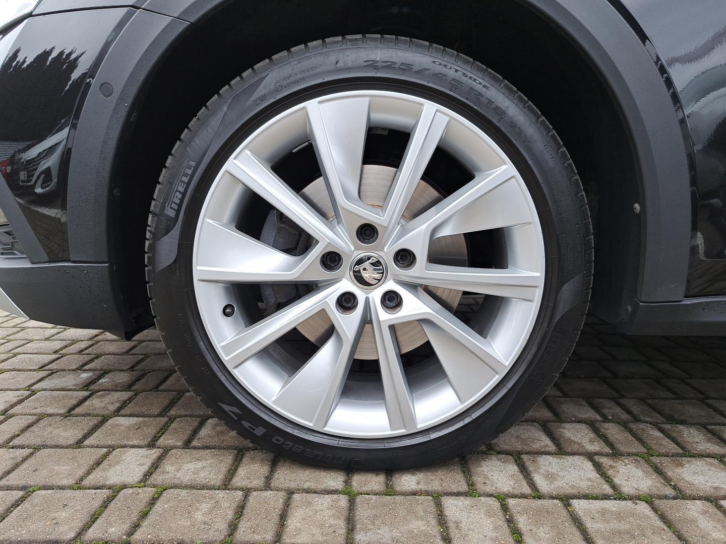 2.0TDI 4x4 200KM Scout Kamera HeadUp 230V ACC 4podgrzew.Fot. ASO FV23% 37