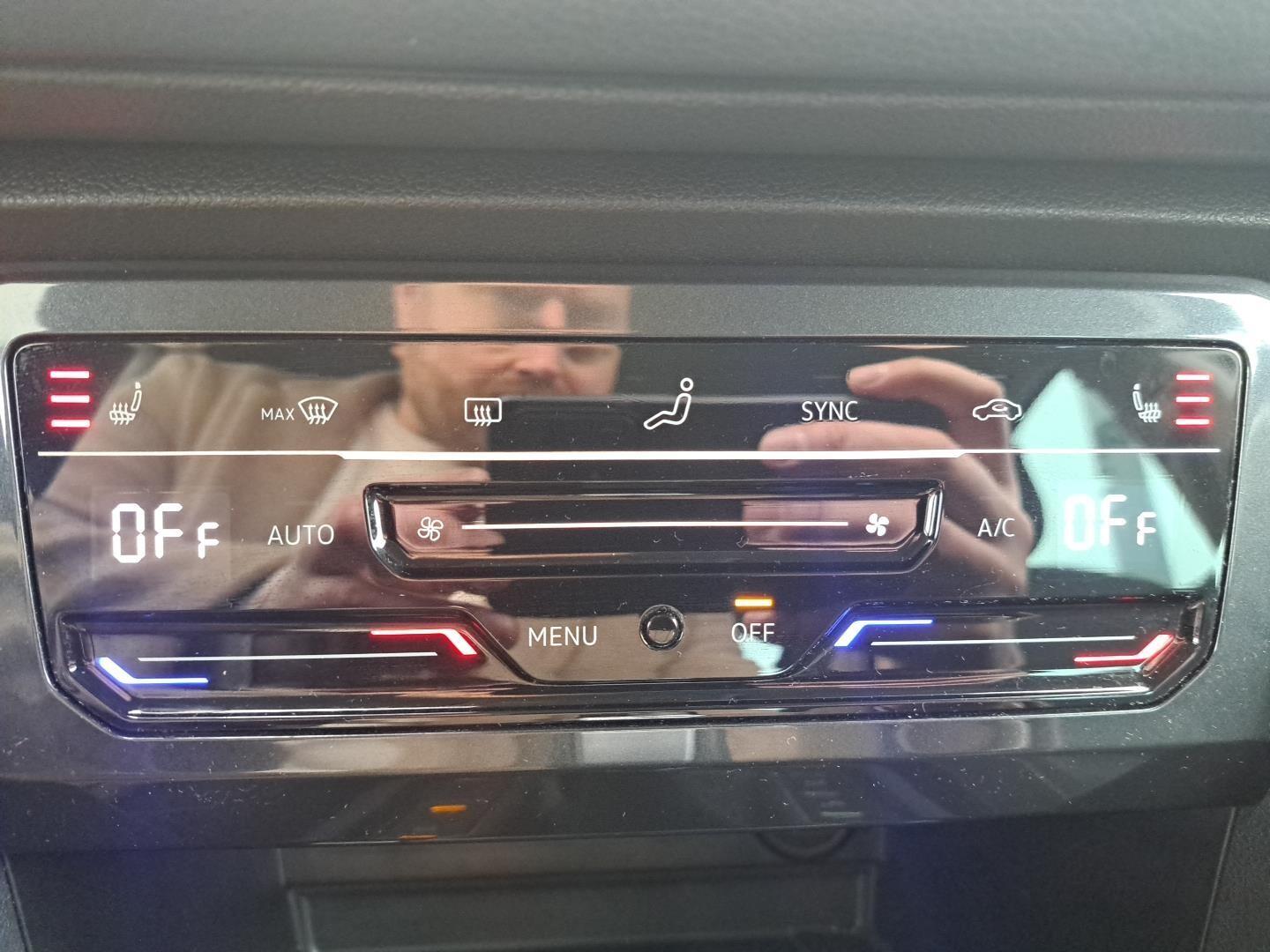 App Nawigacja Keyless Kamera Lampy LED Tempomat 18
