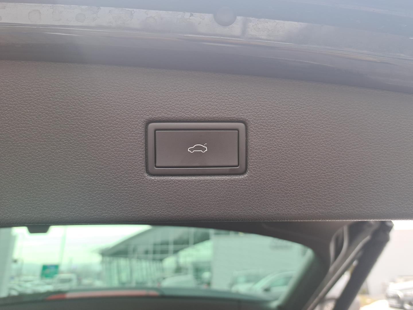 App Nawigacja Keyless Kamera Lampy LED Tempomat 13