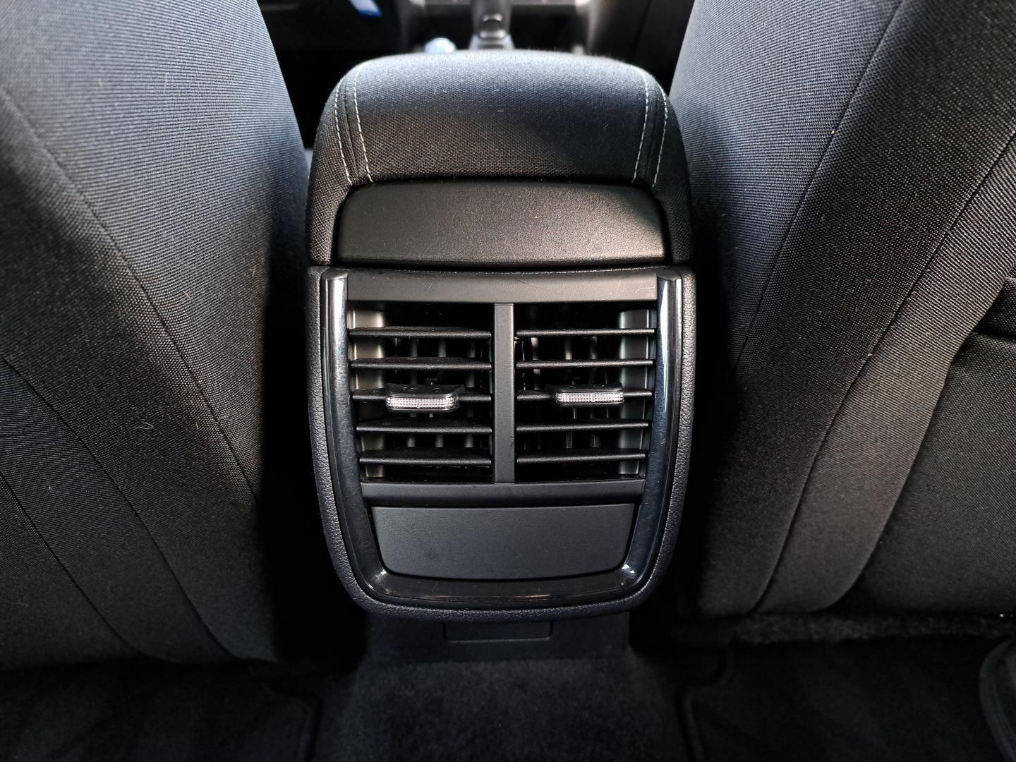 1.0TSI 115KM Ambition Drive Virtual Podgrzew.Fot LED Alu16' Bezwypadek 15