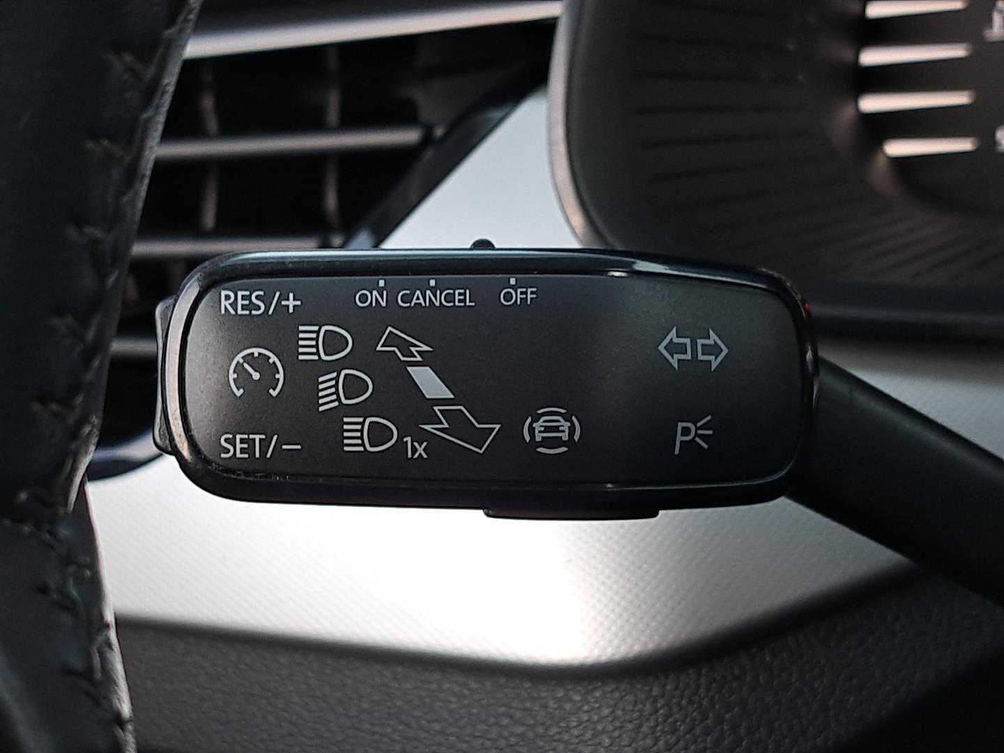 1.0TSI 115KM Ambition Drive Virtual Podgrzew.Fot LED Alu16' Bezwypadek 18
