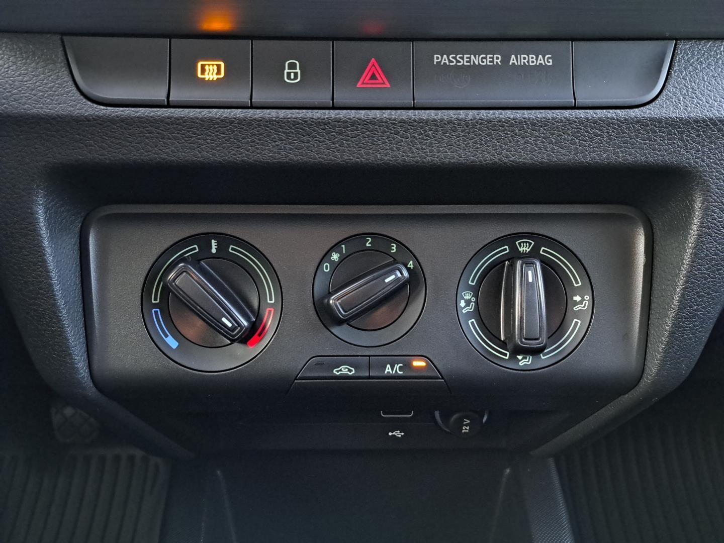 Kombi SalonPL 1.0TSI 95KM Ambition Kamera SmartLink+ LED ASO FV23% 19