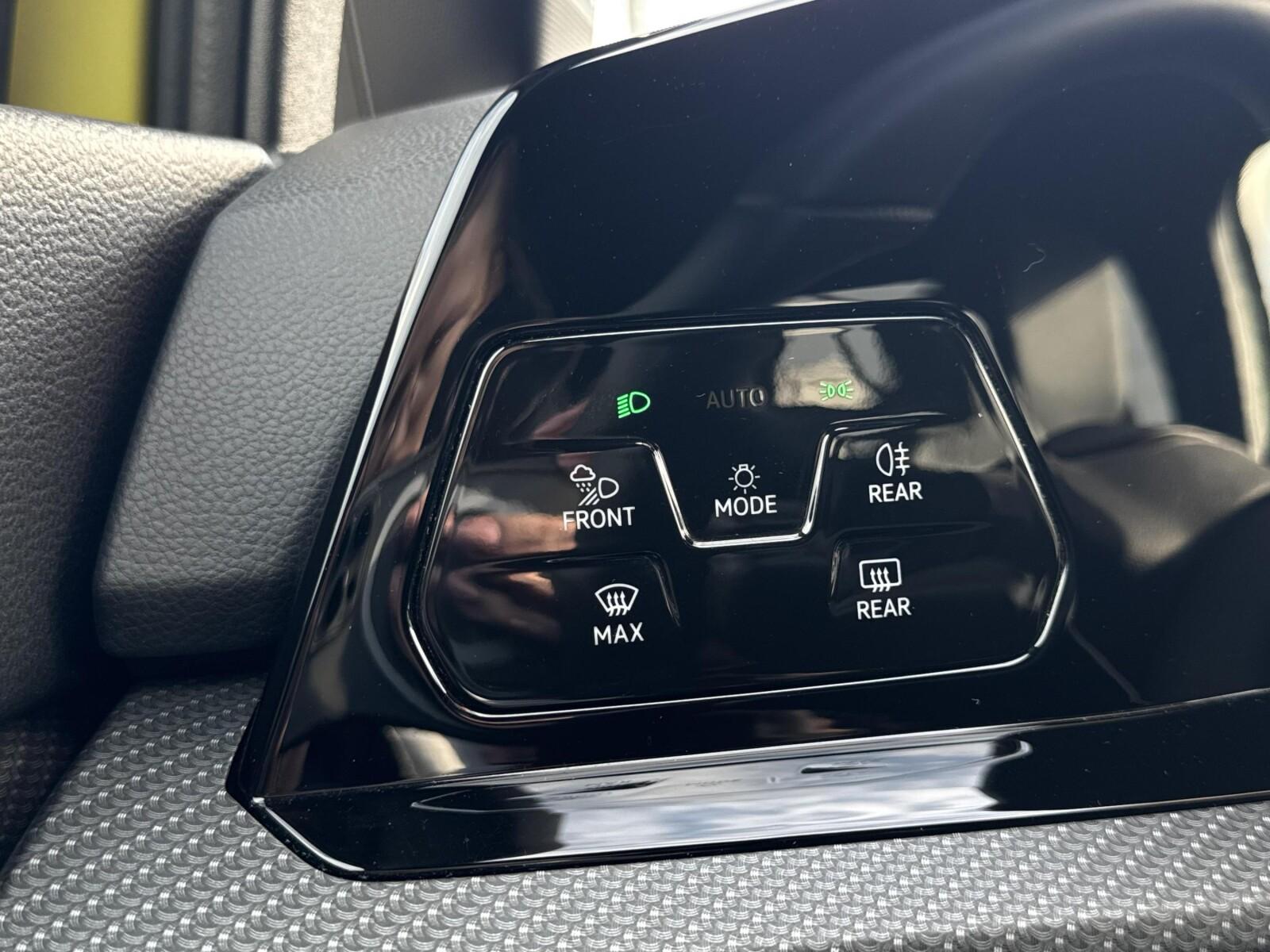 Keyless Cyfrowe zegary Nawigacja Reflektory LED Tempomat App 15