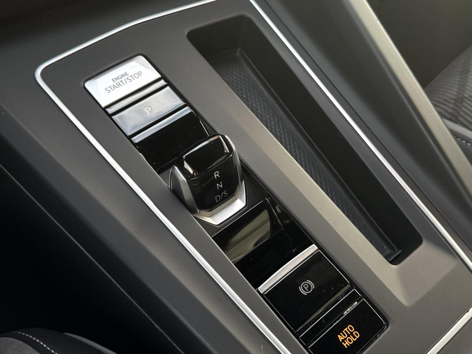 Keyless Cyfrowe zegary Nawigacja Reflektory LED Tempomat App 19