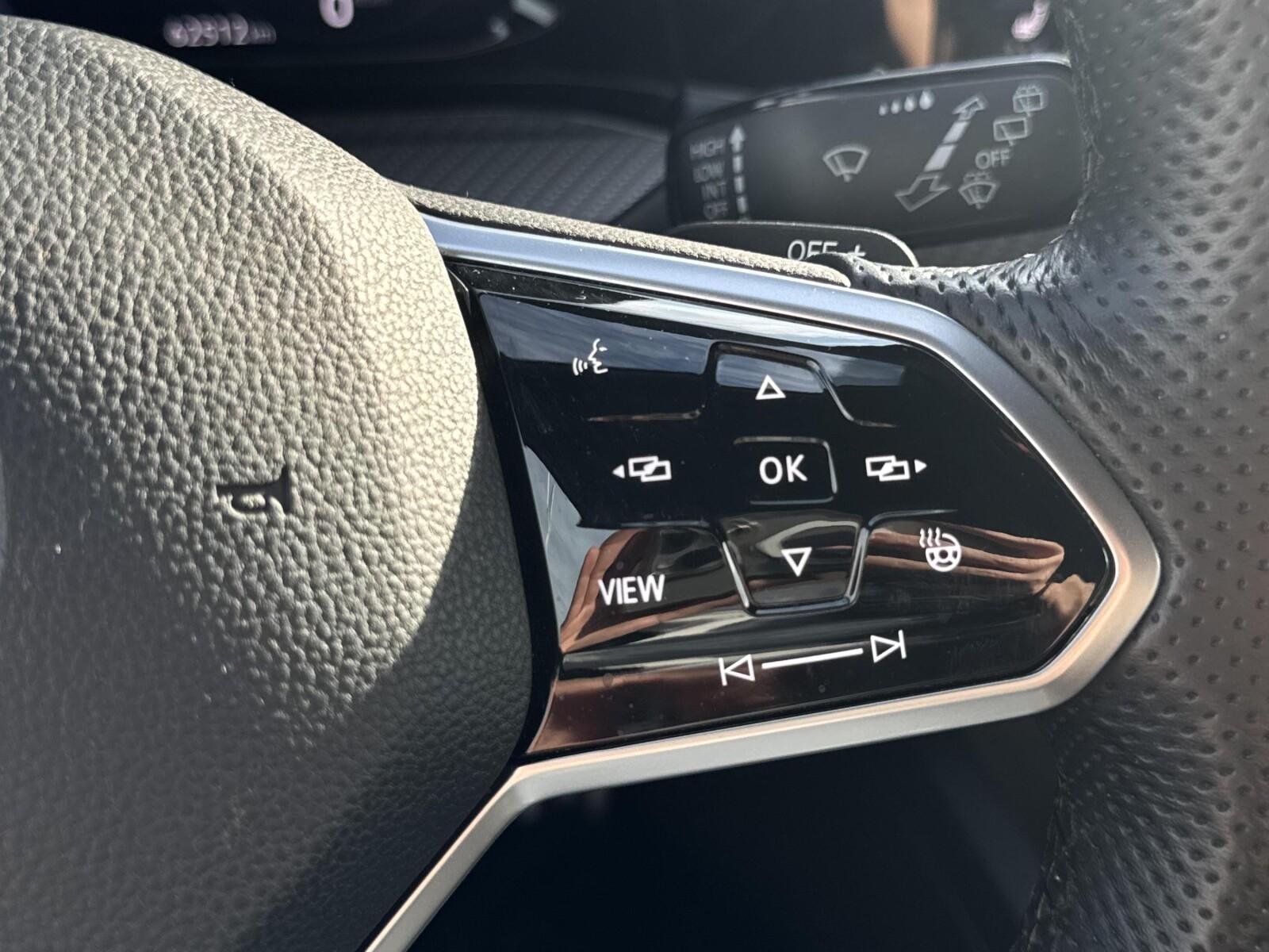 Keyless Cyfrowe zegary Nawigacja Reflektory LED Tempomat App 17