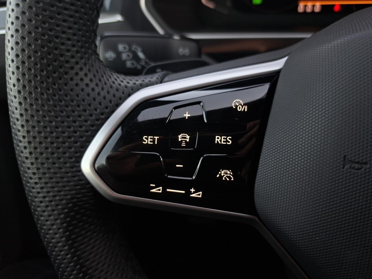 2.0TDI 200KM R-Line 4Motion DSG Matrix ACC DCC Hak Asystenci FV23% 18