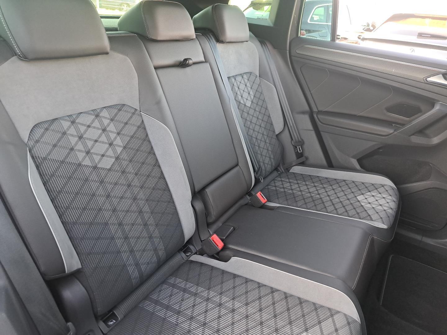 2.0TDI 200KM R-Line 4Motion DSG Matrix ACC DCC Hak Asystenci FV23% 14