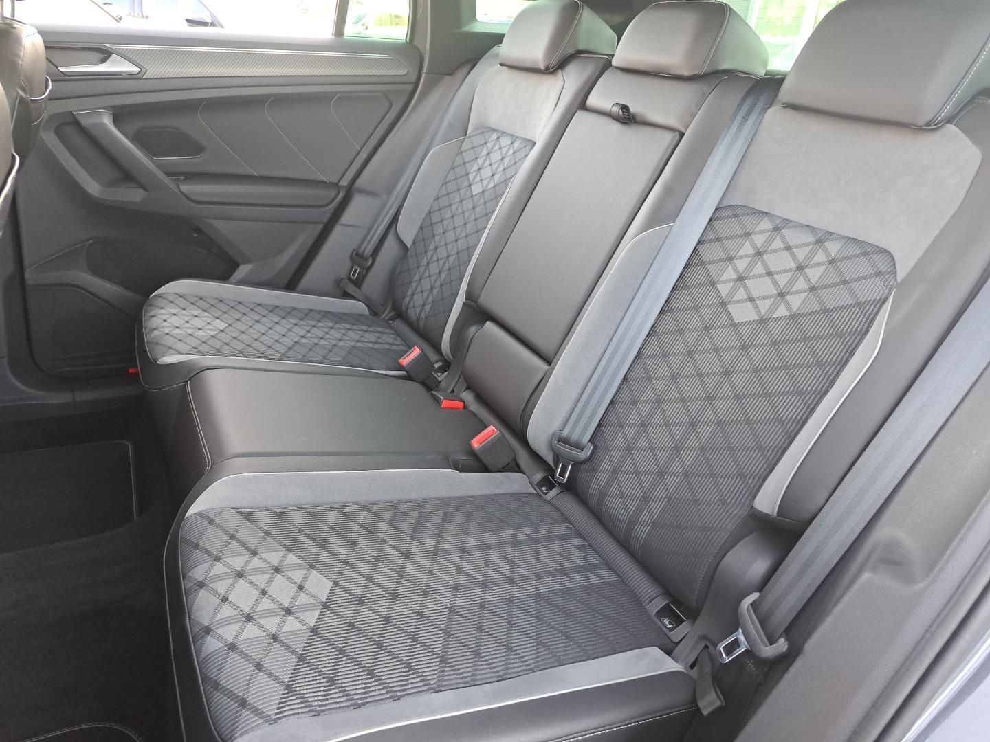 2.0TDI 200KM R-Line 4Motion DSG Matrix ACC DCC Hak Asystenci FV23% 13