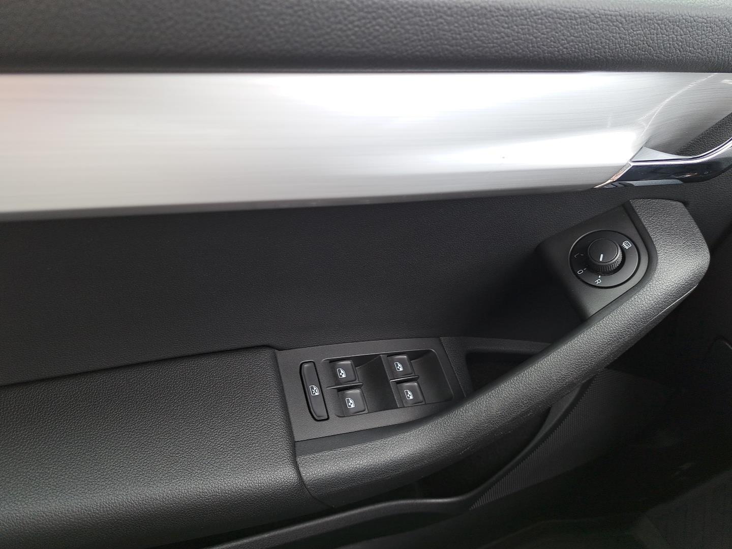 Tempomat Światła LED SmartLink+ Lane Assist Start-Stop 16