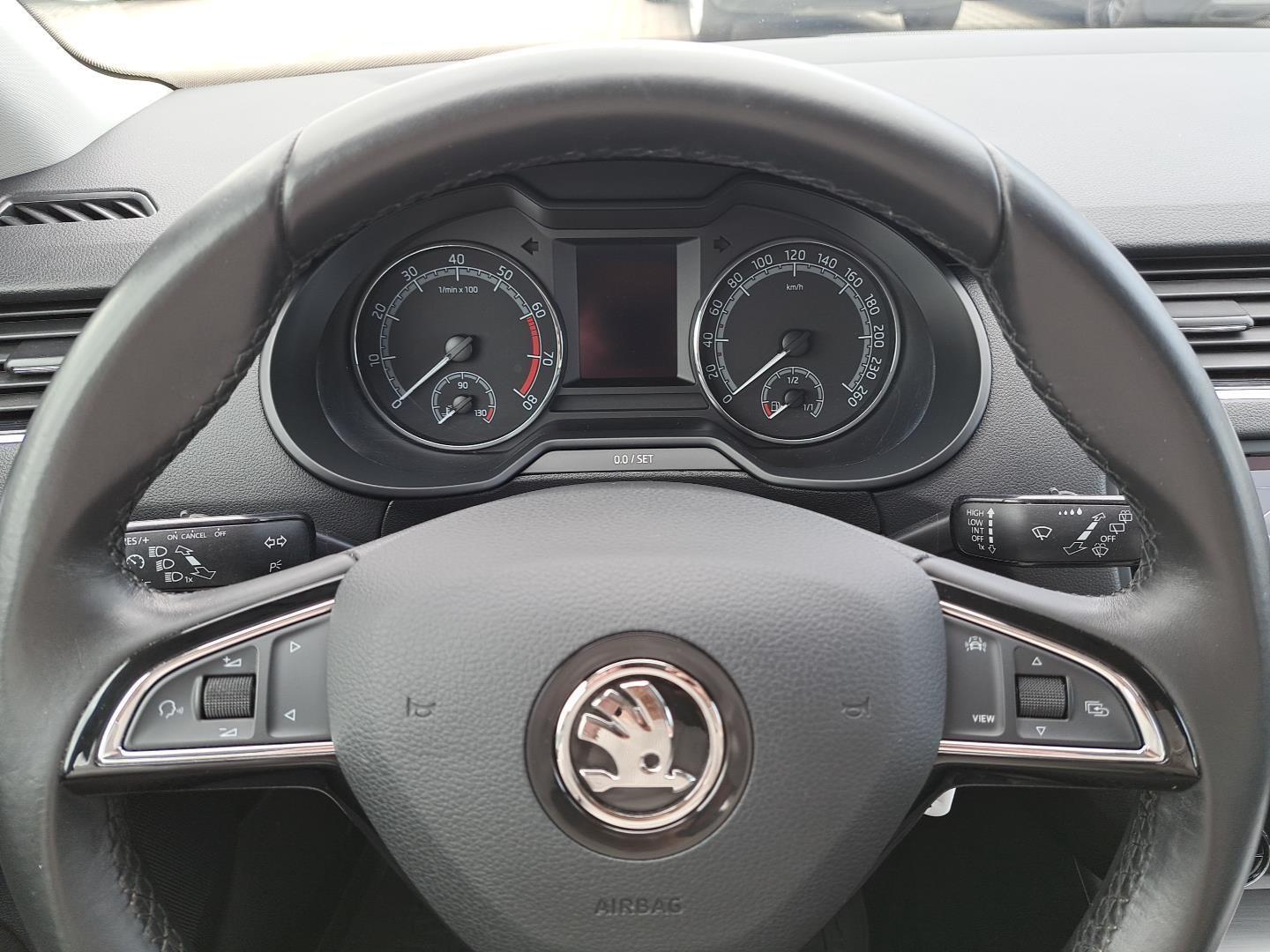 Tempomat Światła LED SmartLink+ Lane Assist Start-Stop 18