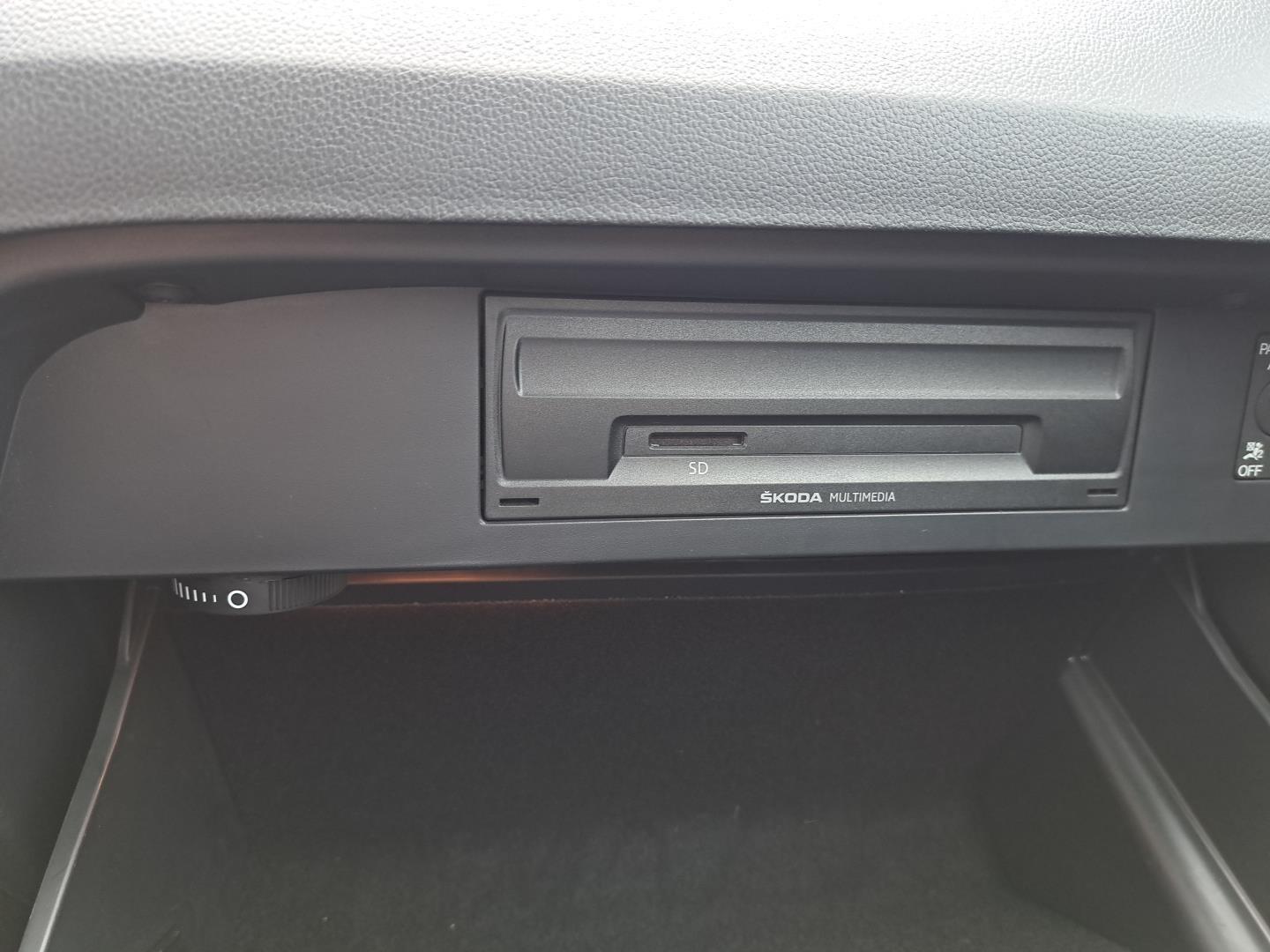 Tempomat Światła LED SmartLink+ Lane Assist Start-Stop 27