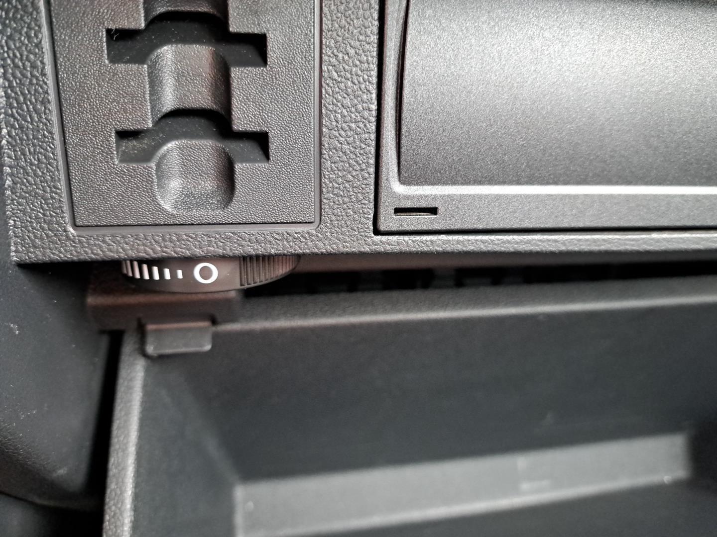 Android Auto Nawigacja Head-Up Hak Kamera parkowania Reflektory LED 30