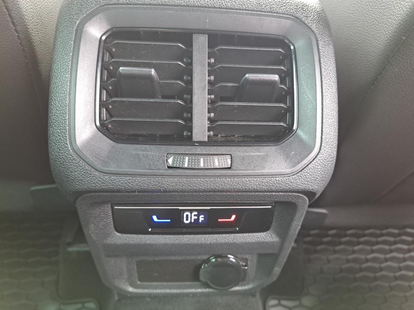 Android Auto Nawigacja Head-Up Hak Kamera parkowania Reflektory LED 13