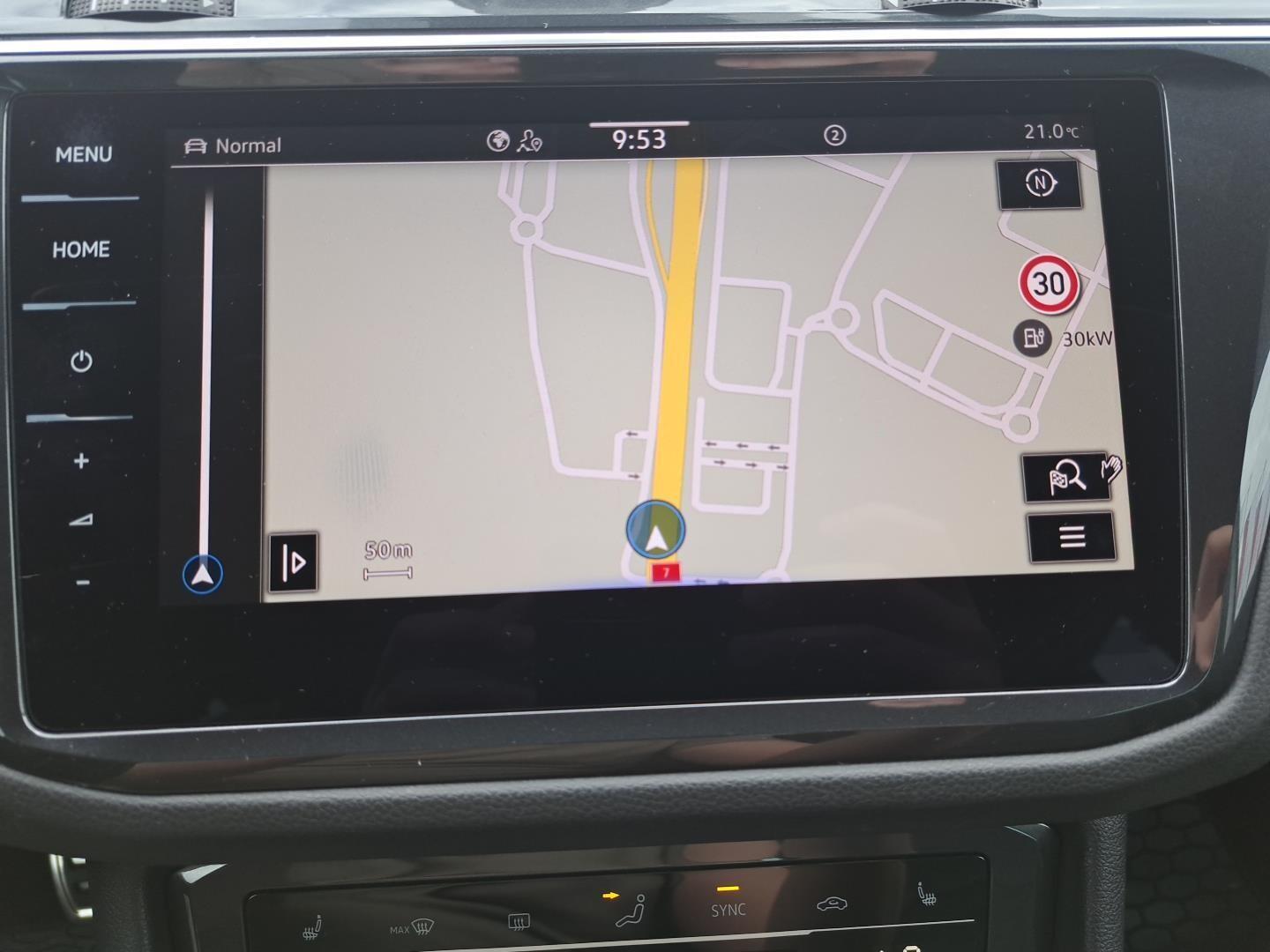 Android Auto Nawigacja Head-Up Hak Kamera parkowania Reflektory LED 23