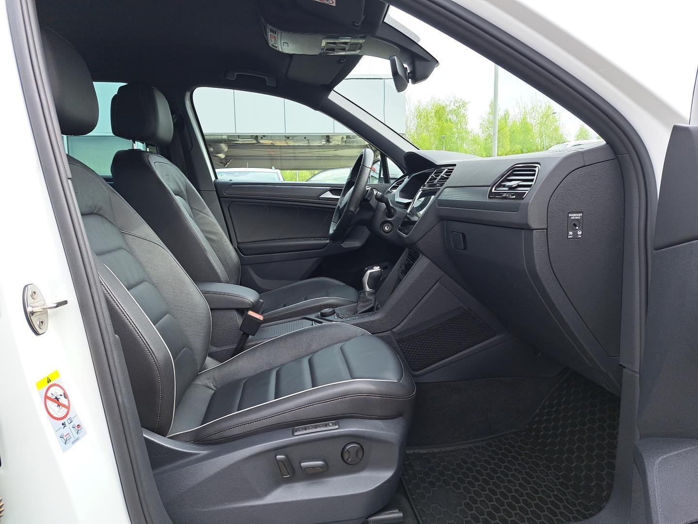 Android Auto Nawigacja Head-Up Hak Kamera parkowania Reflektory LED 12