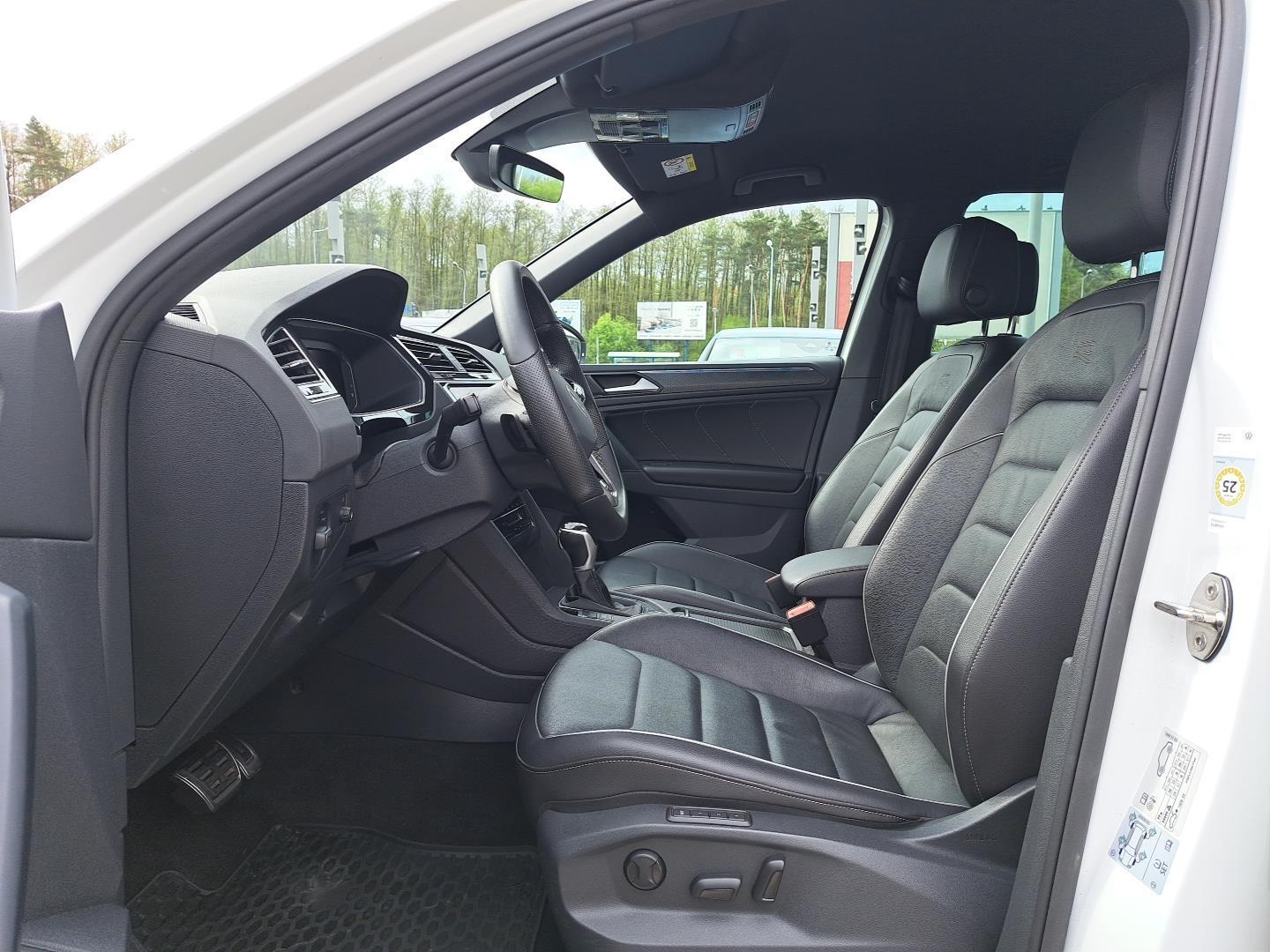 Android Auto Nawigacja Head-Up Hak Kamera parkowania Reflektory LED 9