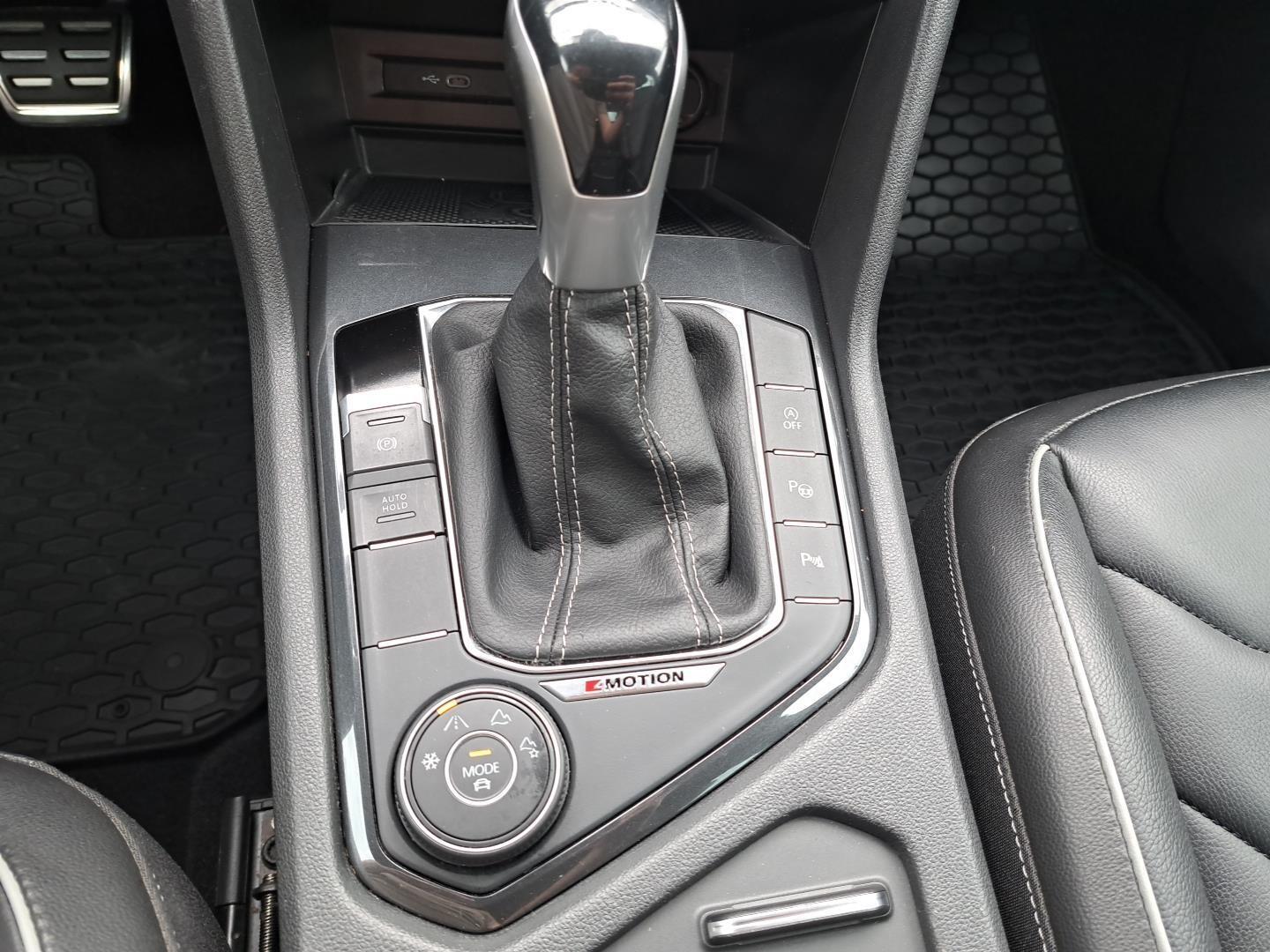 Android Auto Nawigacja Head-Up Hak Kamera parkowania Reflektory LED 17