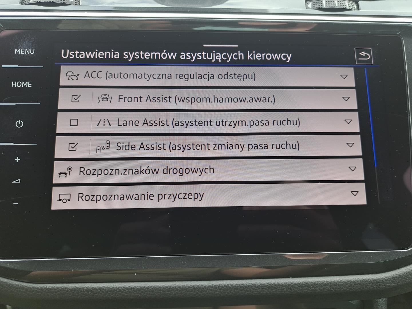 Android Auto Nawigacja Head-Up Hak Kamera parkowania Reflektory LED 26