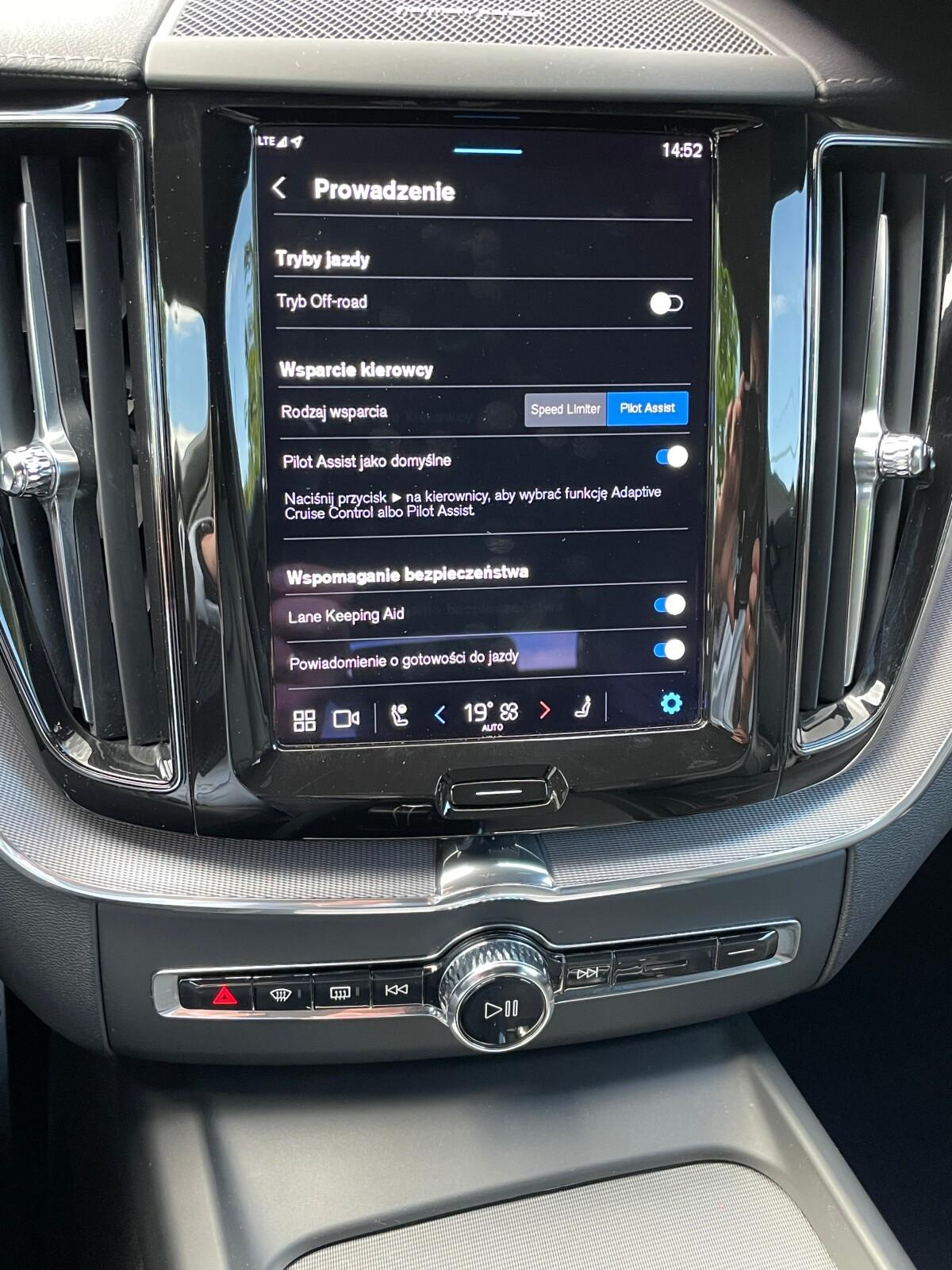 R-Design, AWD, Head-Up, Pneumatyka, Harman Kardon, masaż,VAT 23% 20