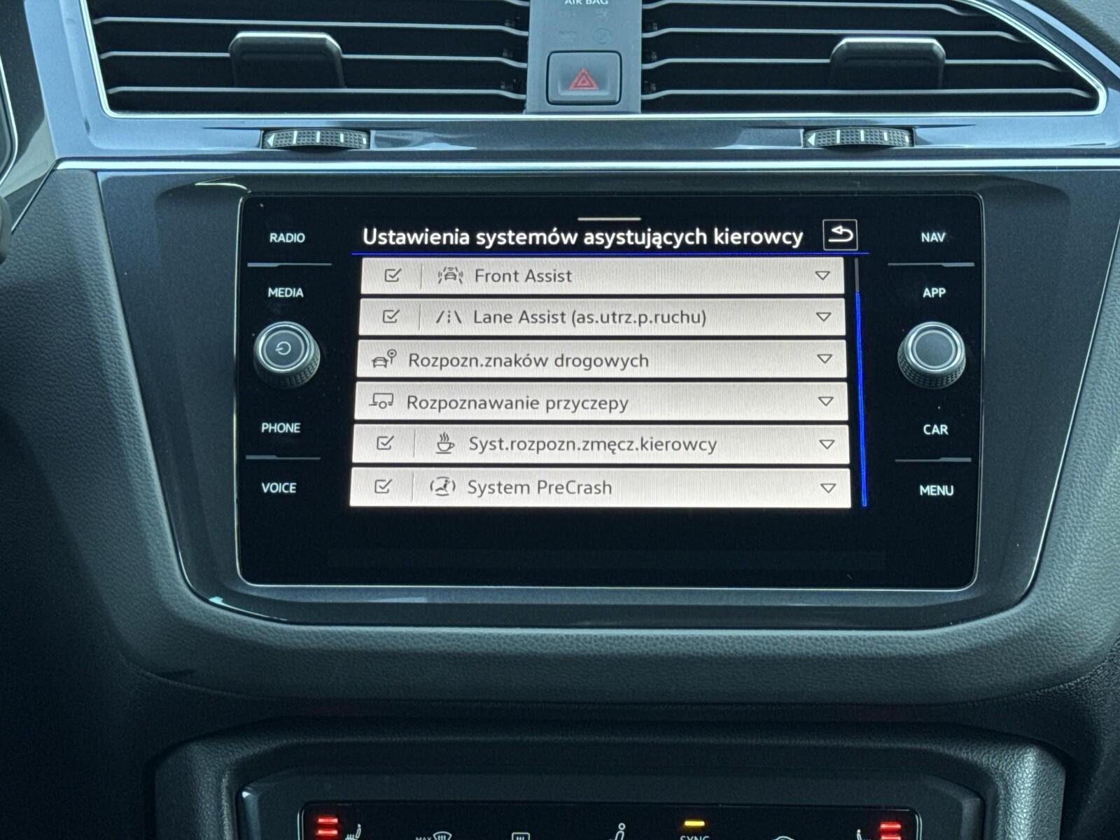 Tiguan R-line 4 Motion DSG, Kamera 360, APP, Hak, Keyless 25