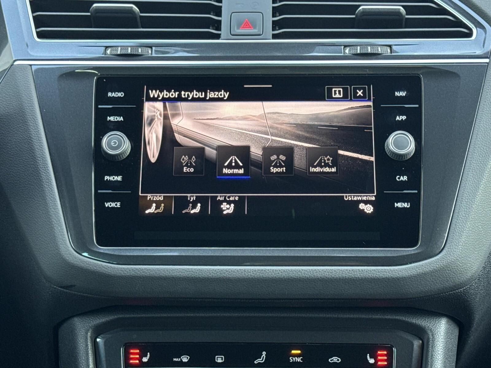 Tiguan R-line 4 Motion DSG, Kamera 360, APP, Hak, Keyless 28