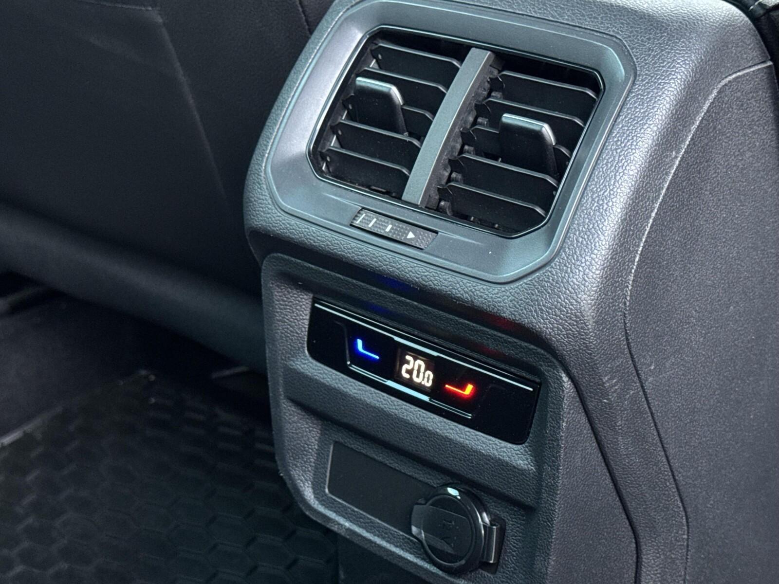 Tiguan R-line 4 Motion DSG, Kamera 360, APP, Hak, Keyless 12