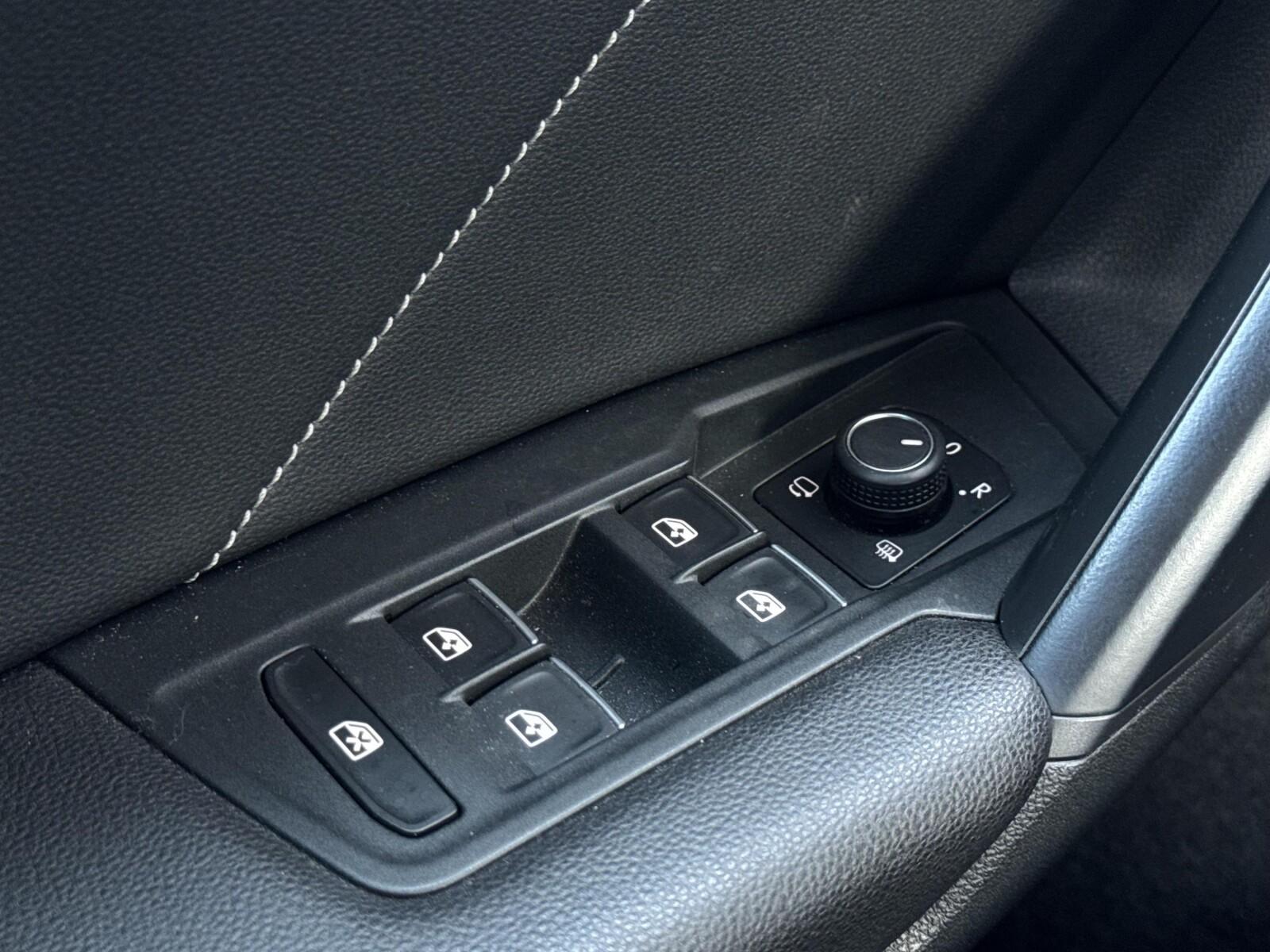Tiguan R-line 4 Motion DSG, Kamera 360, APP, Hak, Keyless 18