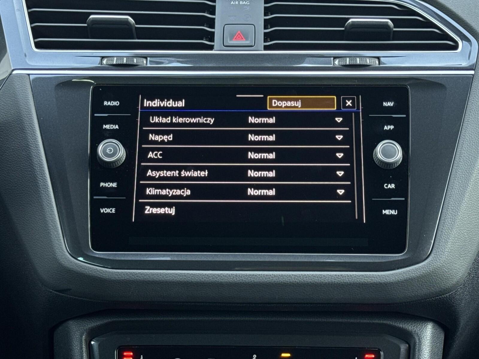 Tiguan R-line 4 Motion DSG, Kamera 360, APP, Hak, Keyless 29